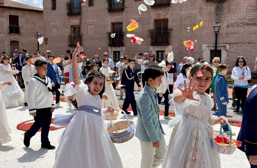 Manifestación floral de fe en Olmedo