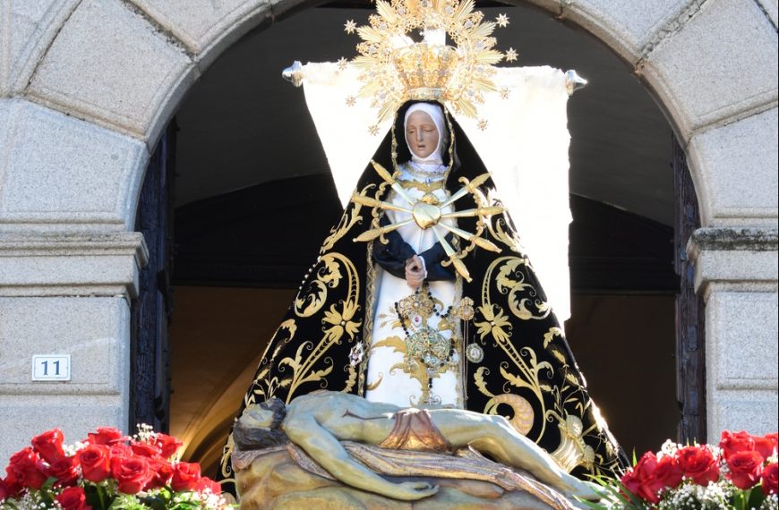 Una subasta centenaria para honrar a la Virgen de las Angustias